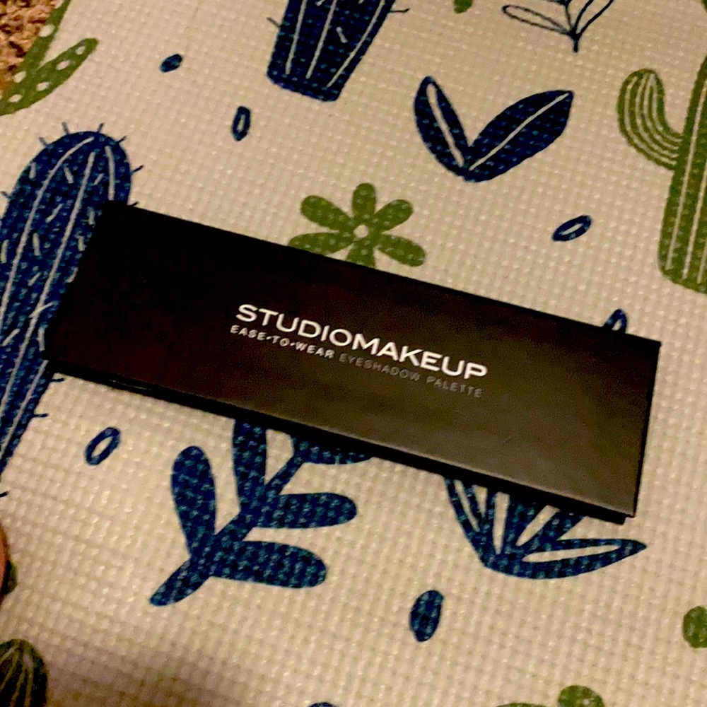 Studio MakeUp Eyeshadow Palette